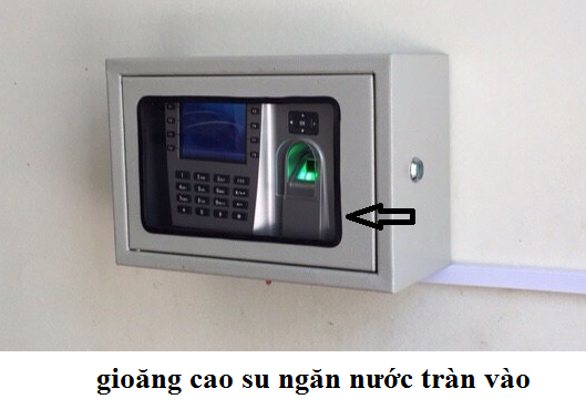 Nên hay không nên sử dụng hộp bảo vệ máy chấm công?